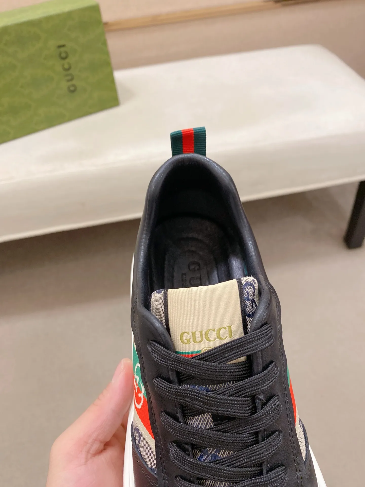 Factory price 400💰New GUCCI (Gucci) counters are on the market at the same time, new men's shoes, 😘fabrics are selected imported cowhide, lining: sheepskin lining. 👍🏿 High-end ☄️ air-cushion molded anti-slip rubber outsole, exquisite lines, simple and elegant, comfortable and high-end for leisure travel. Code number: 38 to 44 (45 can be customized and cannot be returned or exchanged)